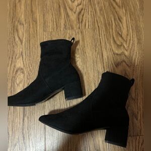 Aldo Womens Black Suede Booties Size 6